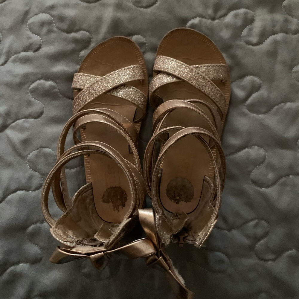 Girl’s shoes